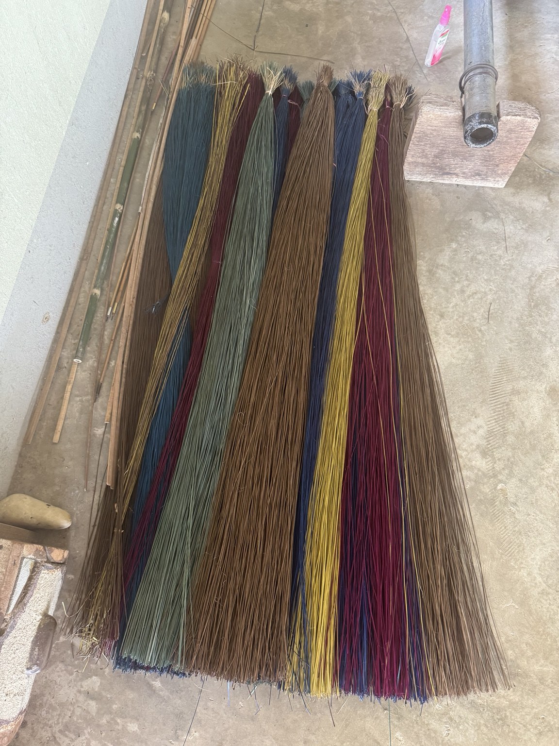 Natürliches Material in verschiedenen gedeckten Farben